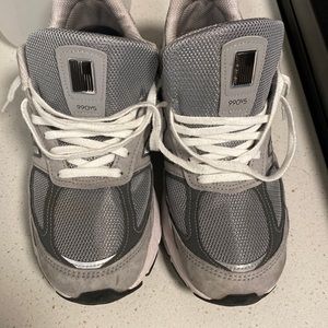 New balance size 9.5 990 v5  men’s